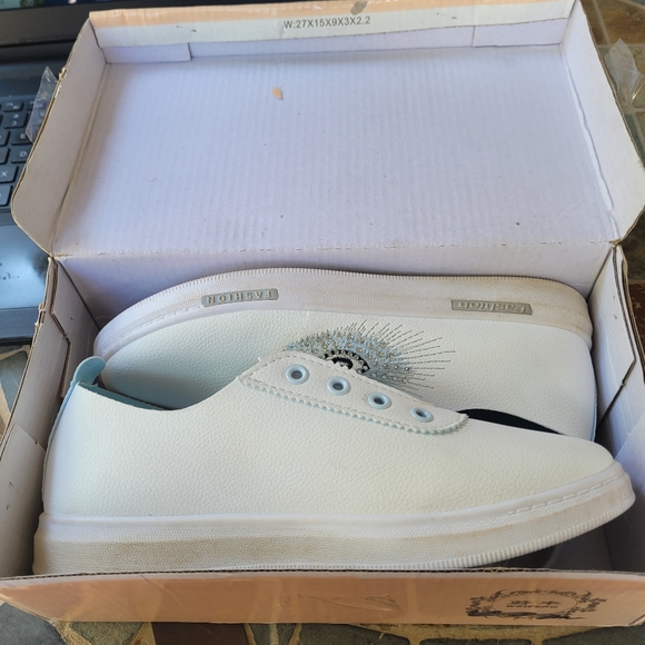 Ladles Sneakers - Picture 9 of 9